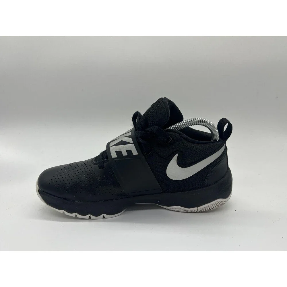 Nike Team Hustle D8 Shoes Youth Size 7Y Black Low Top Basketball 881941-001